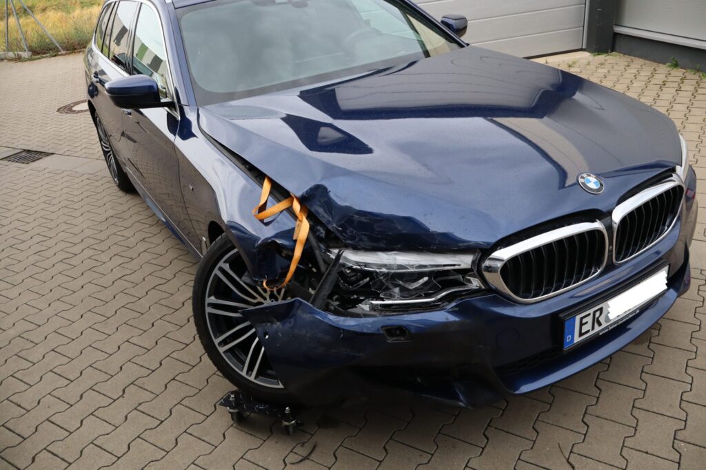 Kfz-Gutachter Erlangen – Frontschaden am BMW für Kostenvoranschlag und Gutachten
